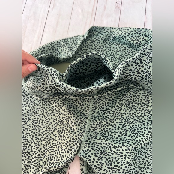 Leopard Mint Dot Workout Biker Shorts Women Medium Hidden Pockets - Picture 2 of 10